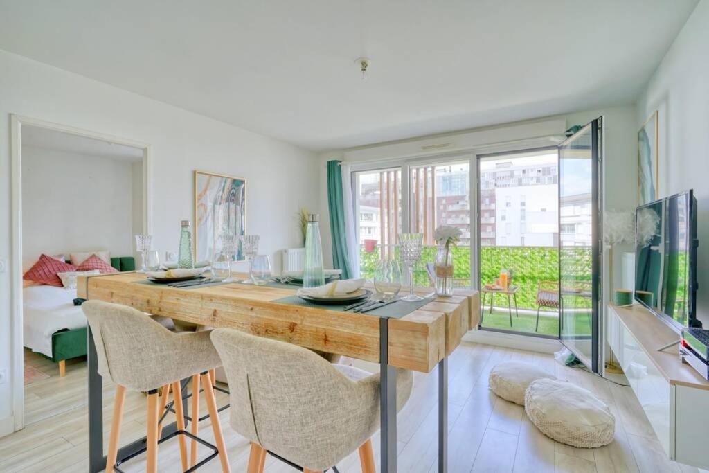 T2 Luxe Proche Paris Terrasse Parking Prive Apartment